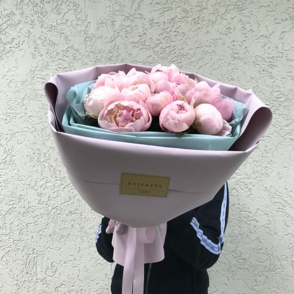 Букет нежных пионов