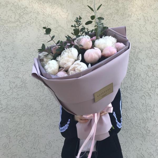 Букет ароматных пионов