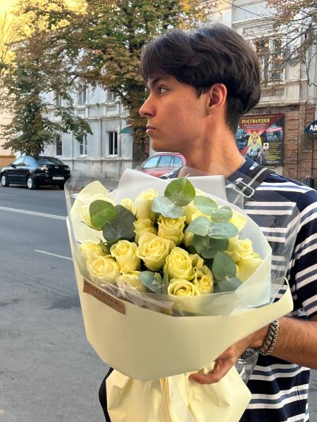 БЕЛЫЕ розы с эвкалиптом