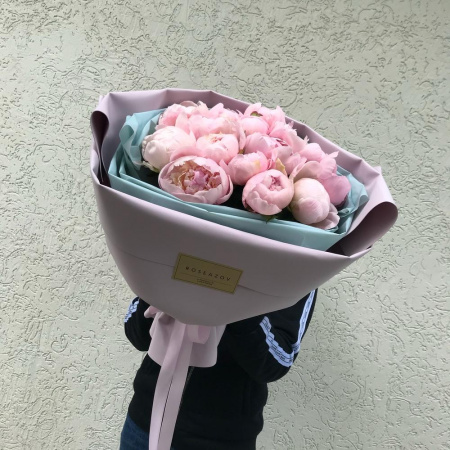 Букет нежных пионов