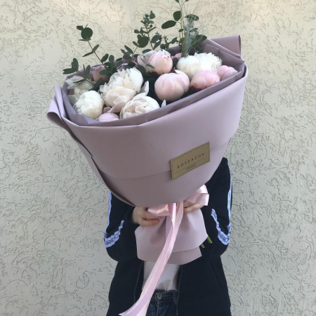 Букет ароматных пионов