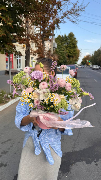 Сиреневая композиция цветов в коробке