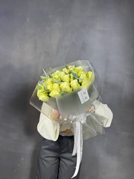 МОНОбукет из 19 белых РОЗ в оформлении