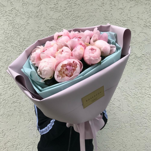 Букет нежных пионов