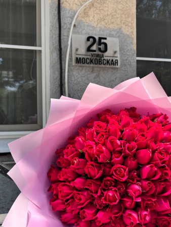 Монобукет из 101 МАЛИНОВЫЙ розы