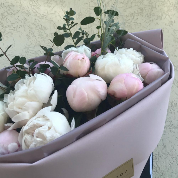 Букет ароматных пионов